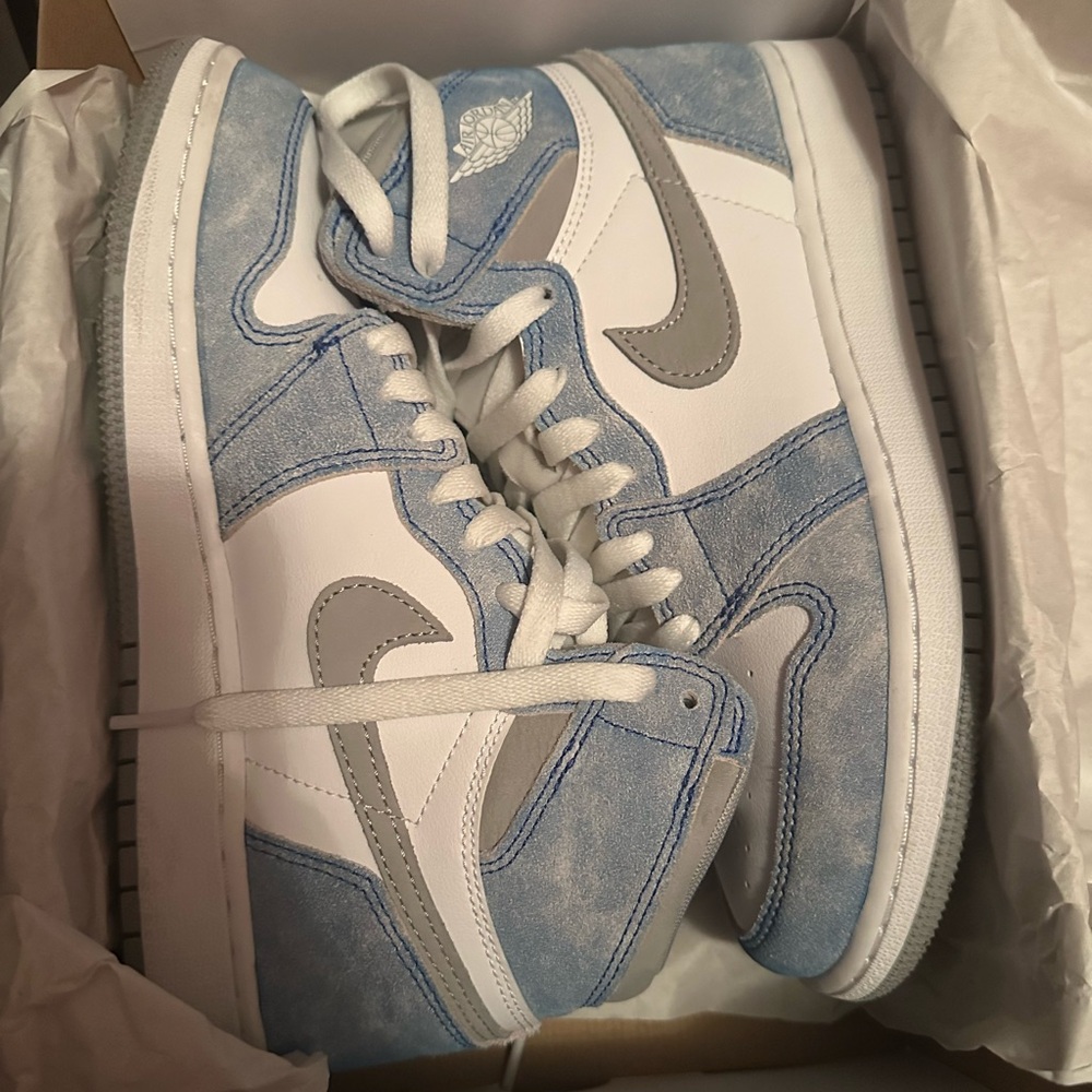 Air Jordan 1 - Hyper Royal Smoke Grey